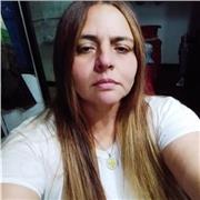 Profe de básica primaria refuerza aprendizajes con la elaboración de manualidades